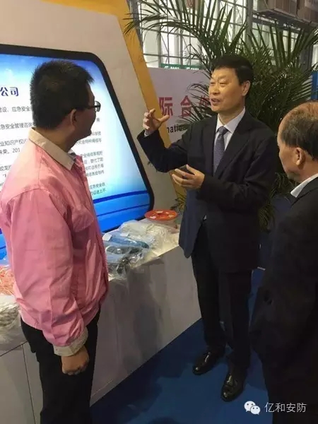 �Ĵ�ʡ��(j��ng)��(j��)����Ϣ��ί�T��(hu��)��������У�������W�R������չλ����ָ��(d��o)��